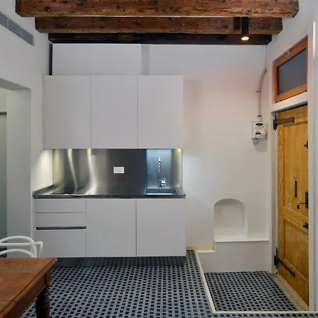 Carbonaia Konukevi 3*